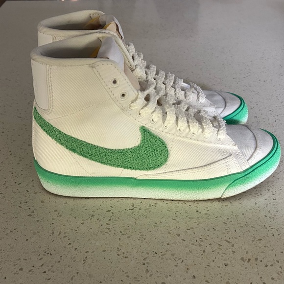 NIKE BLAZER MID 77 CHENILLE SWOOSH GREEN FADE SNEAKERS SIZE 6 - Picture 9 of 14
